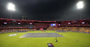 वर्षाले बिथोलियो बैंगलुरु र कोलकाताको खेल