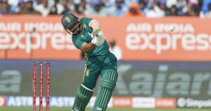 दक्षिण अफ्रिकाले भारतलाई दियो २७१ रनको लक्ष्य