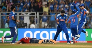 इङ्ल्यान्डलाई हराउँदै भारत विश्वकपको फाइनलमा 