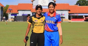 नेपालविरुद्द टस जितेको मलेसिया ब्याटिङ गर्दै
