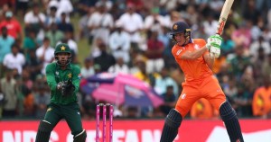 नेदरल्याण्डस द्वारा पाकिस्तान सामु १४८ रनको लक्ष्य