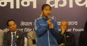 प्रिति राई एक लाख नगद सहित सम्मानित