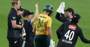 दक्षिण अफ्रिका र न्युजल्याण्डको खेल रोमाञ्चक मोडमा 