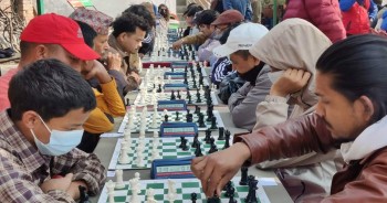 नेपाल इको पानल चेसमा अजीज क्षेत्री अगाडी 