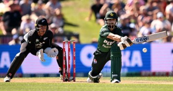 पाकिस्तान र न्युजिल्यान्ड भिड्दै