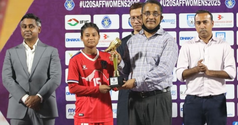 पूर्णिमाले जितीन् गाेल्डेन बुट