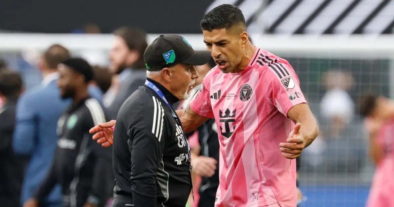 पहिला टोक्ने सुआरेज अहिले थुकेपछि कार्बाहीमा