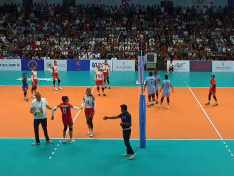 महिला भलिवल प्रशिक्षक भट्टलाई रातो कार्ड