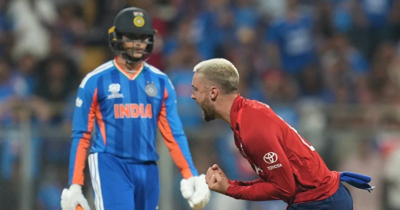 भारतले दियो इङ्ल्यान्डलाई २५४ रनको विशाल लक्ष्य