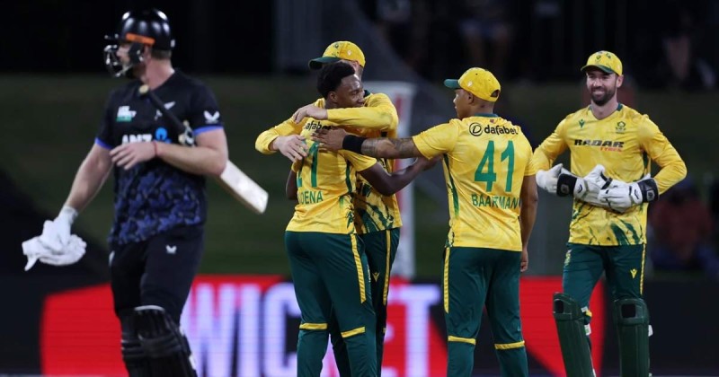 दक्षिण अफ्रिका र न्युजल्याण्ड भीड्दै